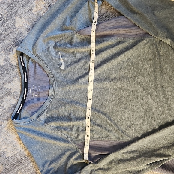 Women's Nike dri-fit long sleeve running shirt - Picture 3 of 6